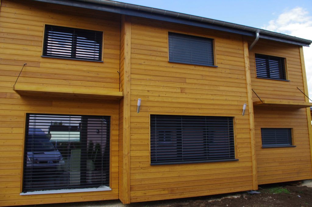 Fenetre bois alu sur mesure - Confort bois alu double vitrage façade Fenetre bois alu sur mesure - Confort bois alu double vitrage Façade de maison en bois