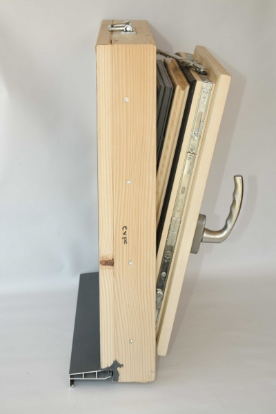 Fenetre bois alu Caméléwood bois alu triple vitrage - Vue de profile ouverte