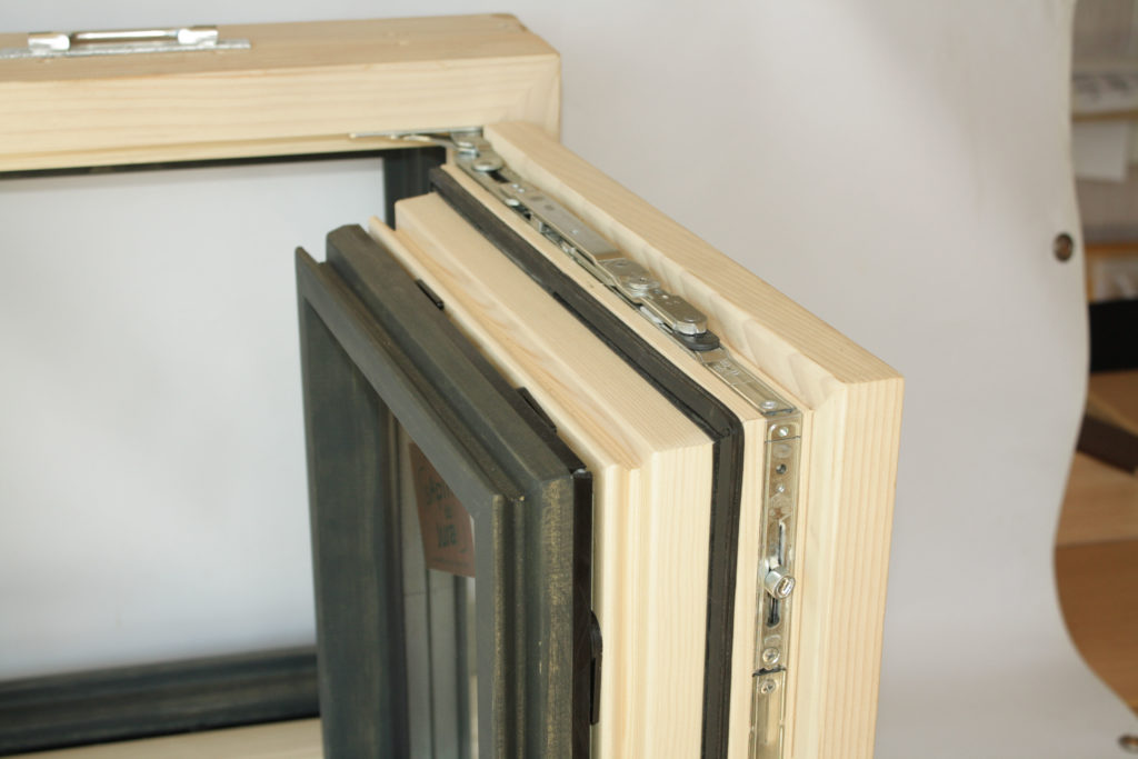 Fenetres Caméléwood bois passive triple vitrage sur mesure Fenêtres bois passive triple vitrage sur mesure Camelewood ouverte