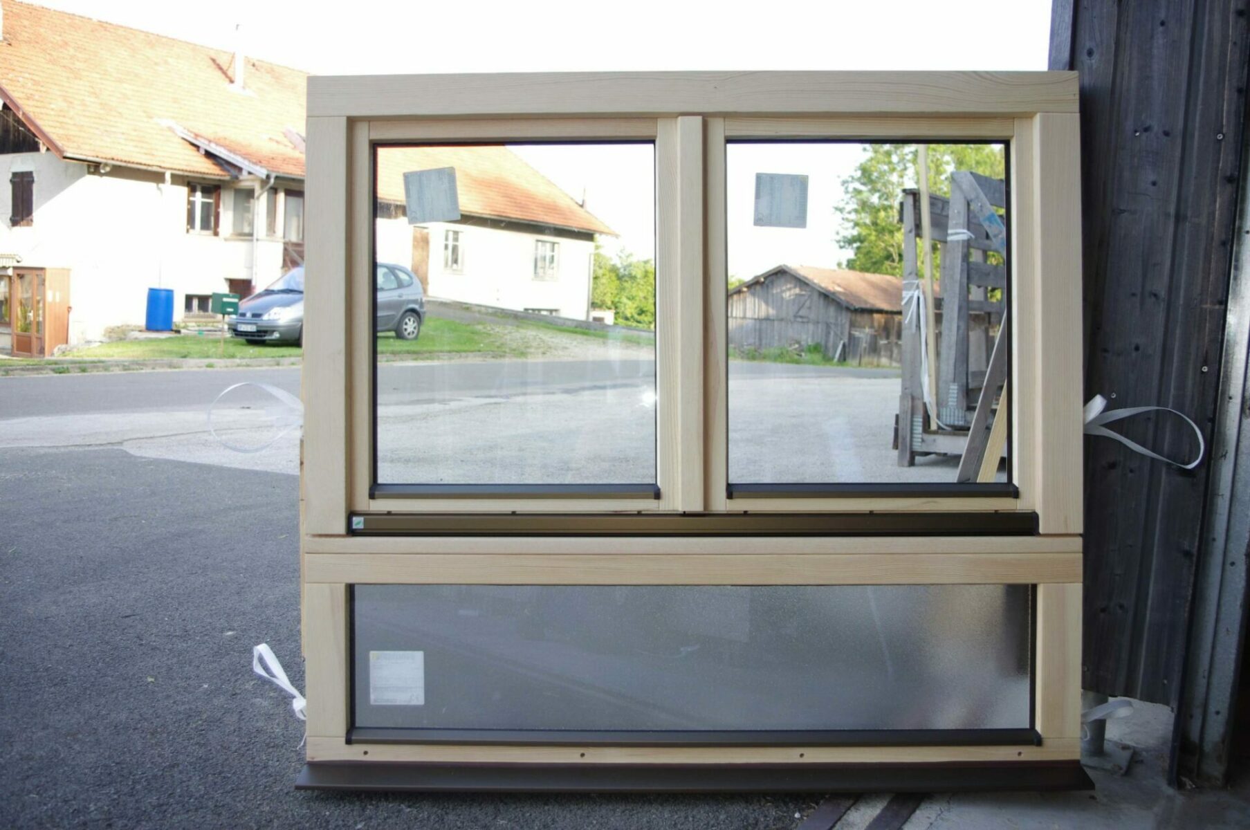 Fenêtres bois double vitrage sur mesure Gamme "Confort" Fenetres bois double vitrage sur mesure Gamme Confort image de la fenêtre bois confort