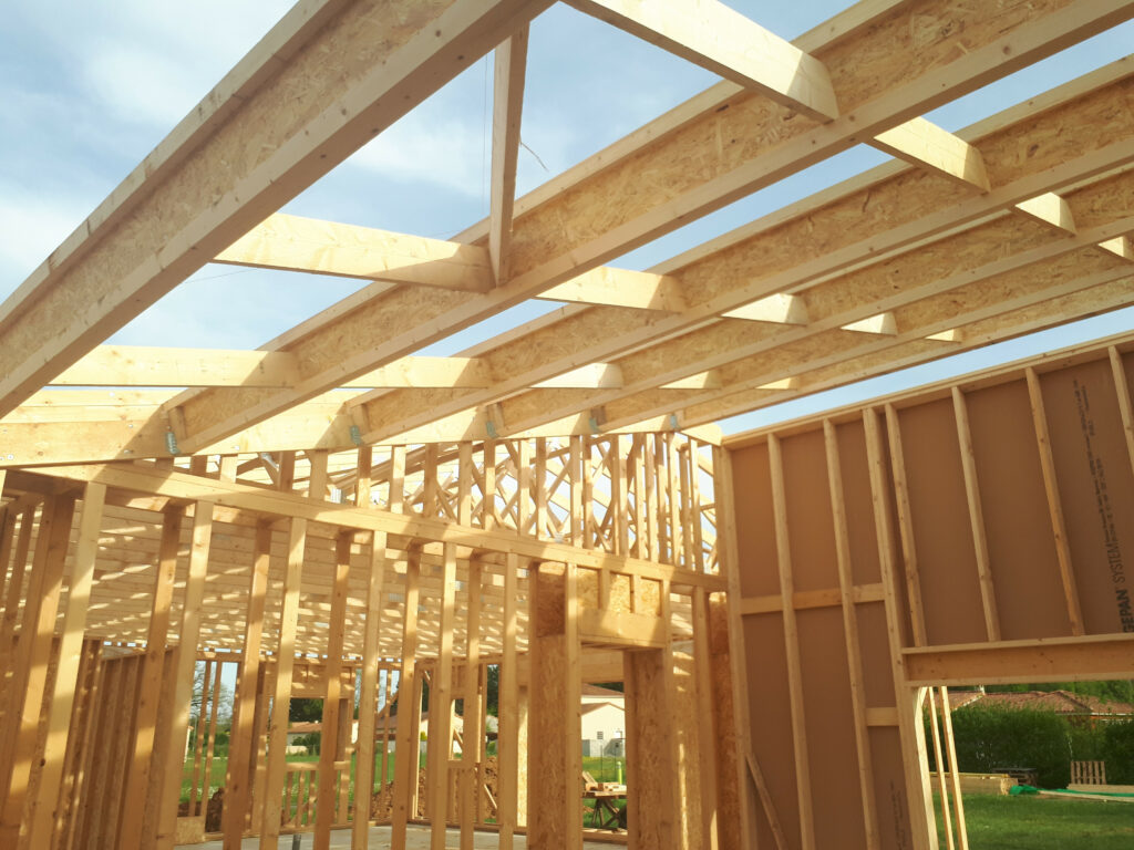 Maison passive en paille - Vue de la charpente
