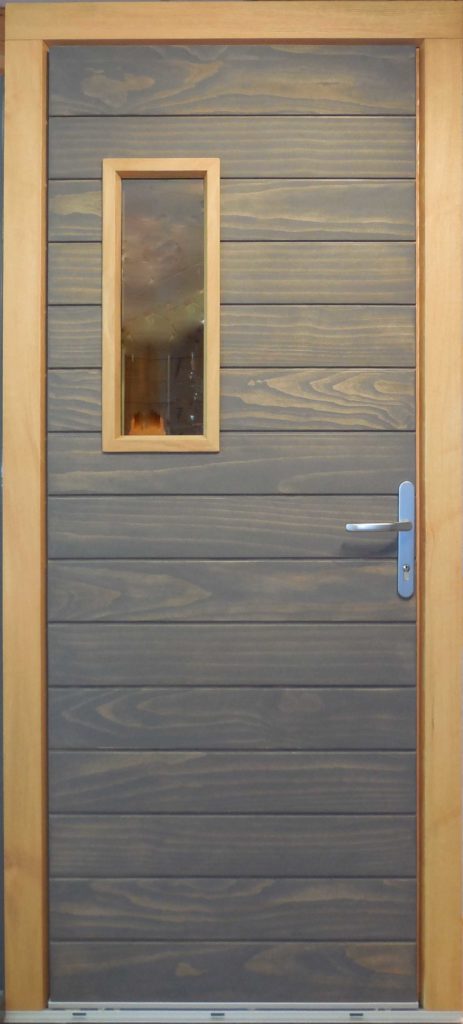 Porte d'entrée en bois sur mesure - Porte louvet lasurée à 1 carreau vertical