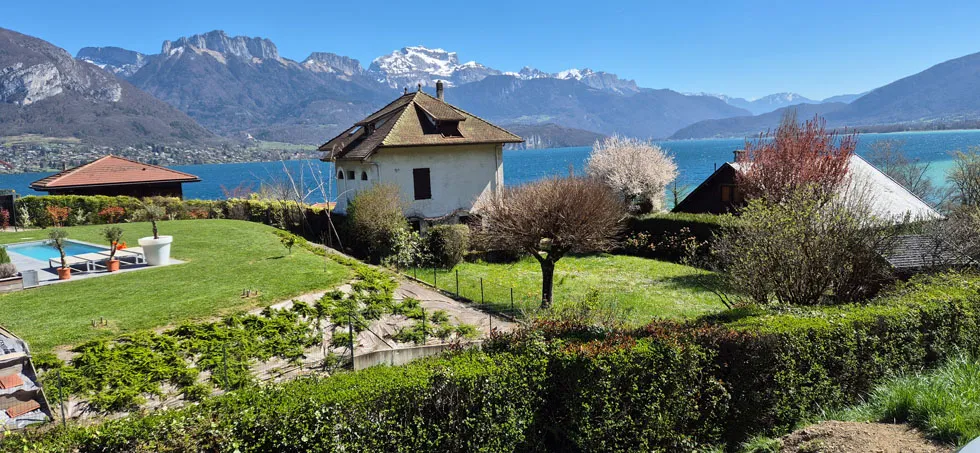Fenêtres Caméléwood bois triple vitrage - Chantier participatif à Annecy