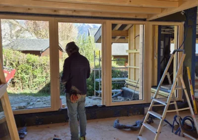 Fenêtres Caméléwood bois triple vitrage - Chantier participatif à Annecy