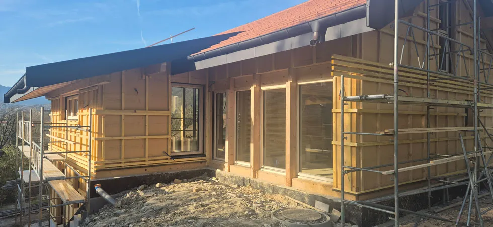 Fenêtres Caméléwood bois triple vitrage - Chantier participatif à Annecy