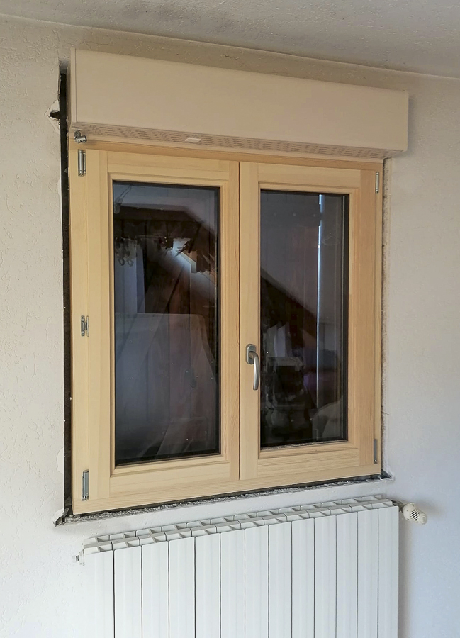 Fenêtres Confort Bois-Alu double vitrage sur mesure Montlebon 08 Tilby Vattard photographe - Fenêtres Caméléwood en bois avec triple vitrage installées au Grand-Bornand – maison contemporaine